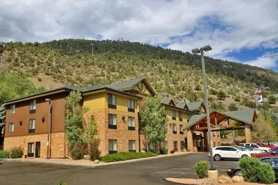 Image de Your Peaceful Mountain Escape! Free Breakfast, Indoor Pool, Free Parking!