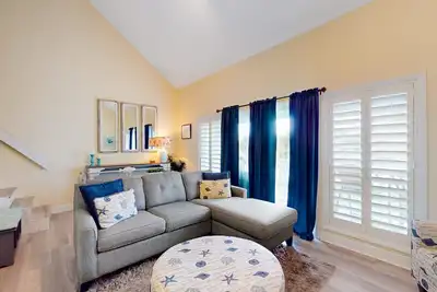 Image de Waterfront condo in Pensacola Beach with breathtaking balcony views, W/D & Ac