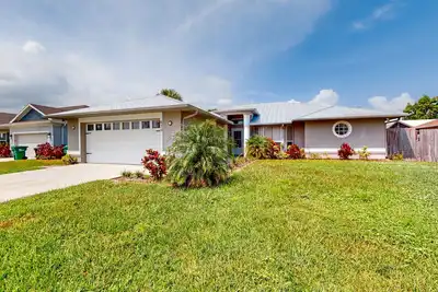 Image de Snowbird-friendly home with private pool, central Ac, grill, & washer\/dryer