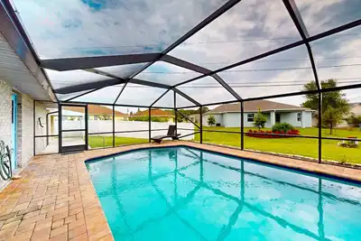 Image de Inviting home with private pool & large lanai, near beaches