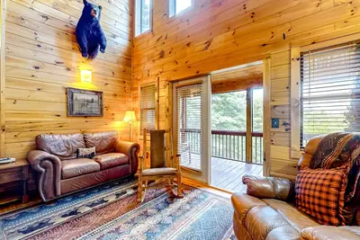 Image de Cherokee Sunrise Cabin | Wilderness retreat with hot tub, mtn views, fireplaces
