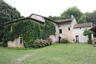 Image de Maison de campagne à Charras, 14 pers, piscine et court de tennis proche Dordogne