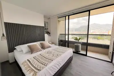 Image de Spacious loft at amazing location!