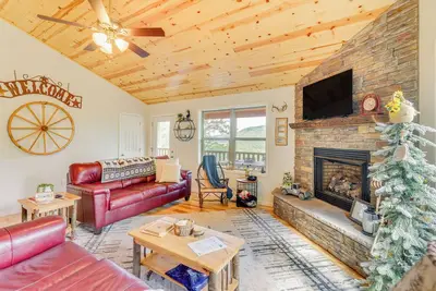 Image de North Carolina Cabin - Pool Table & Mountain Views