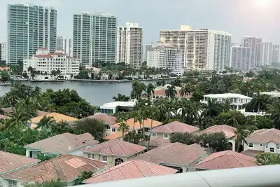 Image de Incredible apartment overlooking the intracoast. Parking included