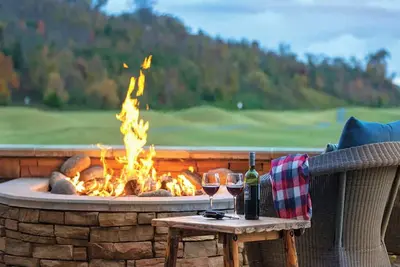 Image de 2 Bedroom Deluxe Condo, Sleeps 8, Waterpark, at Wyndham Great Smokies Lodge! !