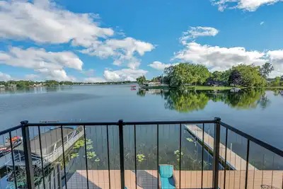 Image de Whitmore Bay: Sunny Days & Cool Breezes – Your Waterfront Paradise!