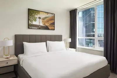 Image de Level Seattle- Water Views in this Three Bedroom Sky Suite