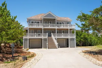 Image de Benders Beach Bungalow: New Construction, Golf Views, Elevator, Community Pool and Tennis Courts