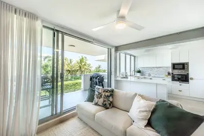Image de 'Sunrise Central', Pool, Views & 1 Min to Beach