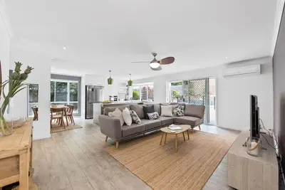 Image de 56 Wavecrest Drive, Castaways Beach