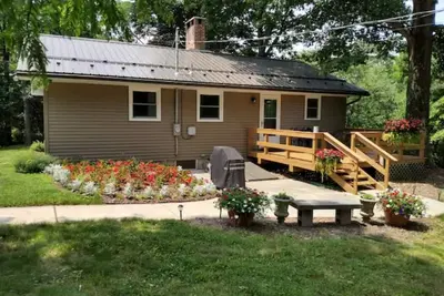 Image de Quaint Knotty Pine - tranquil getaway