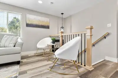 Image de Remodeled and Furnished Home/Near Stores/6 guests