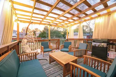 Image de Luxe Limewash Getaway w/Sun Deck