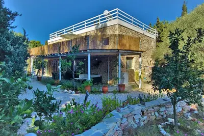 Image de Eco Secluded hand built  stone house in an oasis