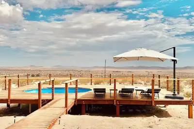 Image de 360 Views with pool and spa – Walking distance to the Park!