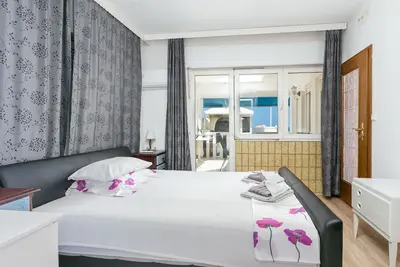 Image de Appartement de deux chambres avec la terrasse et la vue sur le mer Sumpetar, Omis (A-21633-a)