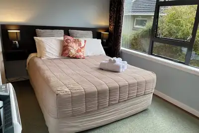 The Cozy Hutt Home - 2-minutes to City Centre, Brewtown and Hutt River Trail