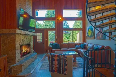 Image de Mountain side condo with Ac, premier location and year round amenities