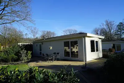 Image de Joli chalet dans un parc de vacances, à côté du parc national Hoge Veluwe
