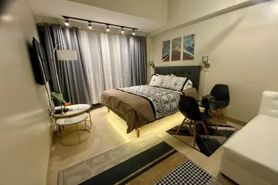 Image de Gorgeous One Eastwood Ave Suite