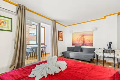Image de Appartement dans un hôtel 'Unique Hotel Apartment 1-2' avec balcon, Wi-Fi et climatisation