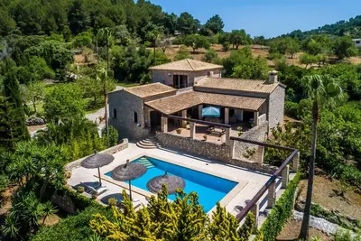 Image de Maison de campagne \"Es Garrovers\" avec vue sur les montagnes, piscine privée et Wi-Fi