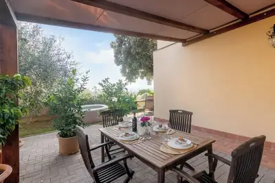 Maison de vacances \"Il Piccolo Borgo\" avec espaces extérieurs privés et piscine partagée