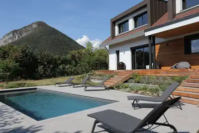 Image de Villa grand standing - piscine - vue montagne et lac - calme15mn à pied du lac