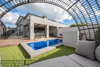 Image de Casa de Praia Luxe by the Bay with Gas Heated Pool