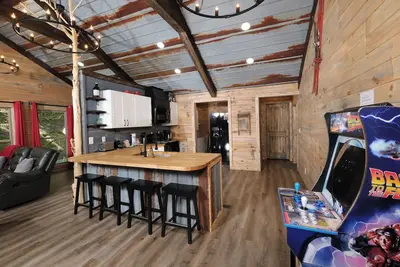 Image de Newly renovated 2 Br in convenient location!