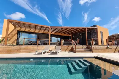 Image de Casa Estella Villa accueillante dans le centre de Lajares avec piscine chauffée