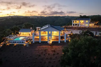 Image de Beginnings Ranch and Vineyard  - New Construction! Rural Estate with Pool