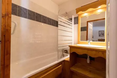 Image de Vue vallée, remise en forme, piscine, sauna, balcon, télévision, casier à ski, 35m², Les Orres