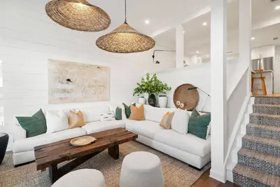 Image de 1536 Ocean Blvd - Chic 4 Bedroom, 1 block to beach
