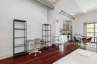 Image de GuestReady - Mid-Century Maisonette - El Poblenou