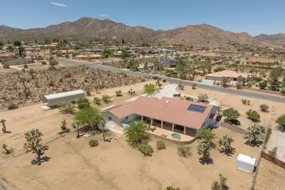 Image de 5-bedroom vacation home 15 minutes to Joshua Tree National Park