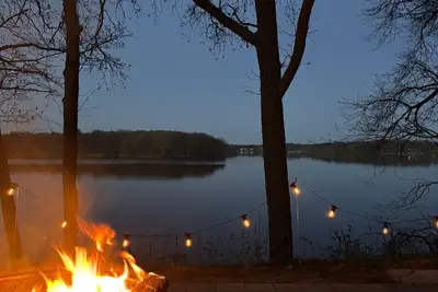 Cozy Lakeside Cabin with a sauna, fireplace beautiful views & Pet friendly!