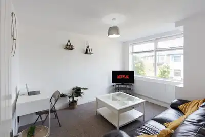 Image de Spacious home close to city centre suitable for families and contractors