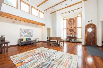 Image de Seaside Art Gallery Loft: Inspire Your Creativity with Breathtaking Views!