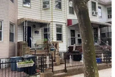 Cozy, Modern Apartment with Amenities