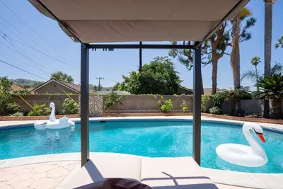 Image de Private Oasis! Pool + Billiards + Sleeps 12!