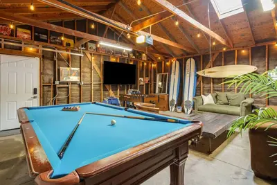 Image de Surfer's Dreams:5min Drive to Beach with PoolTable