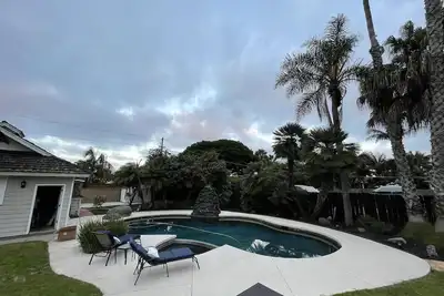 Image de Remodeled cozy family surf house with jacuzzi and pool located near the beach!