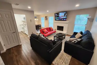 Image de 3 miles to Fsu-Midtown Luxe-Comfy High end beds