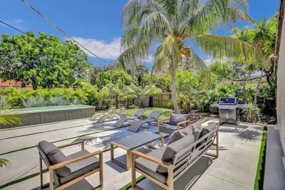 Image de Heated Pool+ Hot Tub! 1. 7 mile to Beach
