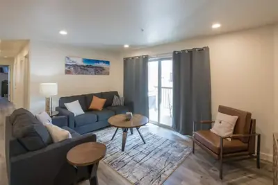 Image de 4-G The Ancient Art Condo (Second Floor/Pool Side)