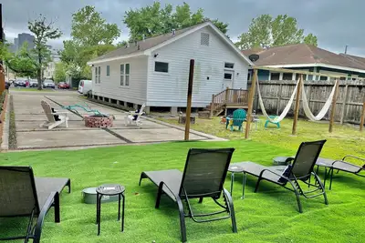 Image de Skyline Cottage: Modern Bungalow with City Views