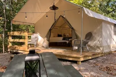 Image de Luxury Spacious Glamping Getaway Retreat, Lake View, Grill, Pet Friendly, Swim