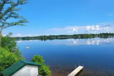 Image de Cozy lake cabin with the best view on the lake! Pet friendly!